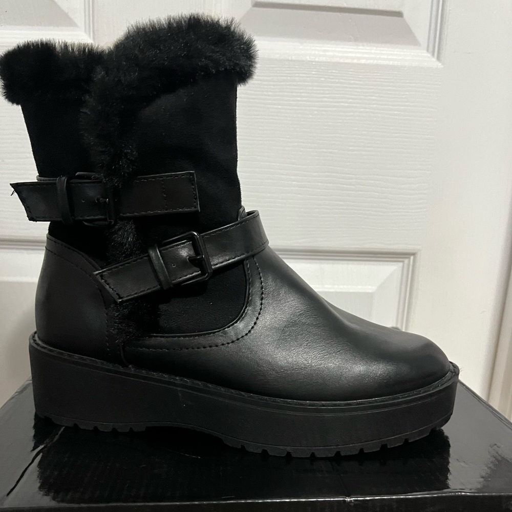 Boots - Picture 4 of 8